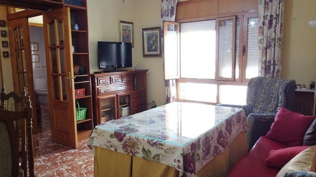 3 makuuhuone Omakotitalo myytävänä paikassa Baza - 175 000 € (Ref: 9230682)