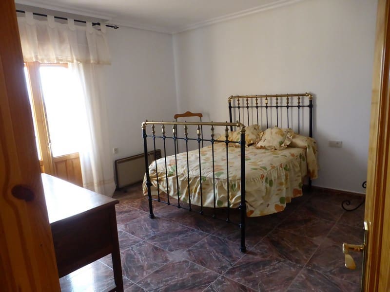 4 soveværelse Byhus til salg i Benamaurel - € 79.000 (Ref: 9234916)