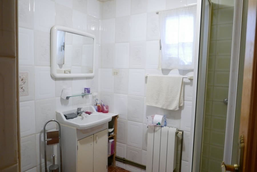 7 soverom Hus til salgs i Baza med svømmebasseng - € 250 000 (Ref: 9267701)