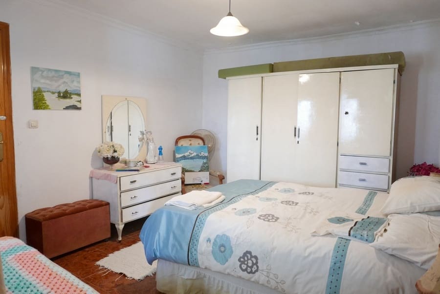 7 soverom Hus til salgs i Baza med svømmebasseng - € 250 000 (Ref: 9267701)