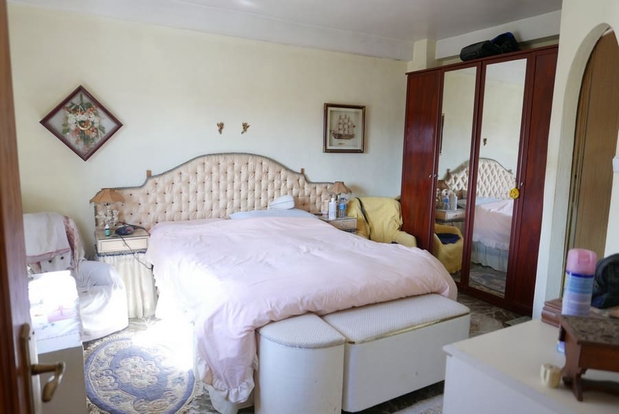 7 soverom Hus til salgs i Baza med svømmebasseng - € 250 000 (Ref: 9267701)