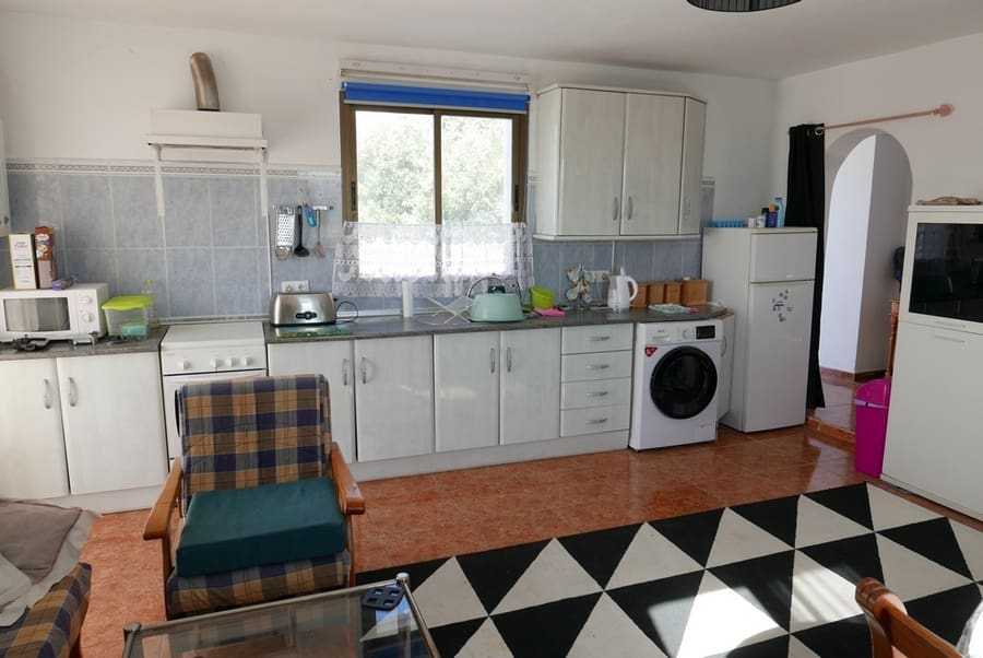 7 soverom Hus til salgs i Baza med svømmebasseng - € 250 000 (Ref: 9267701)