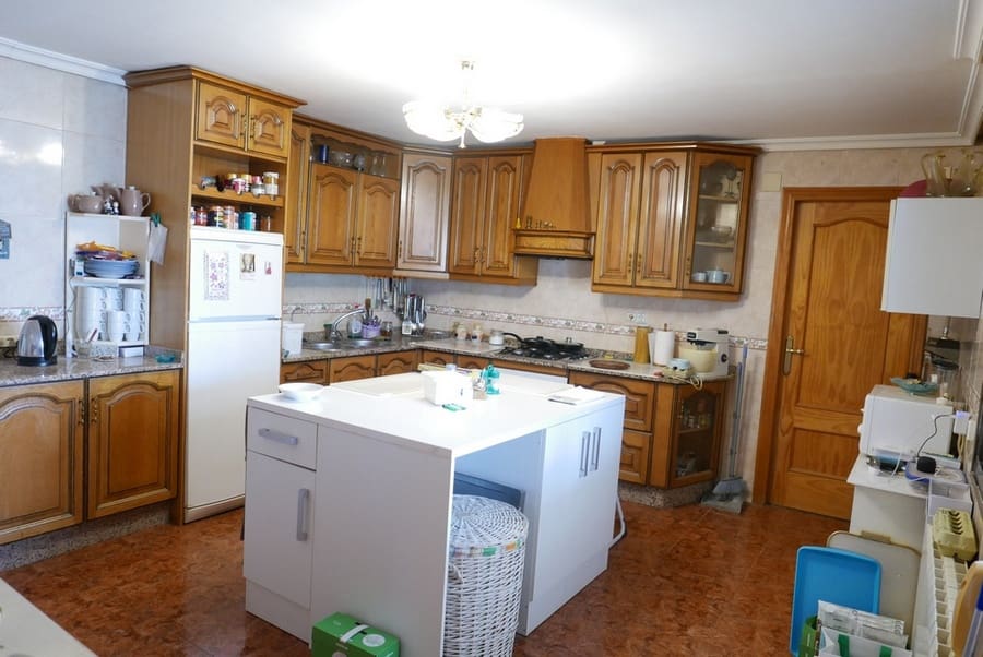 7 soverom Hus til salgs i Baza med svømmebasseng - € 250 000 (Ref: 9267701)