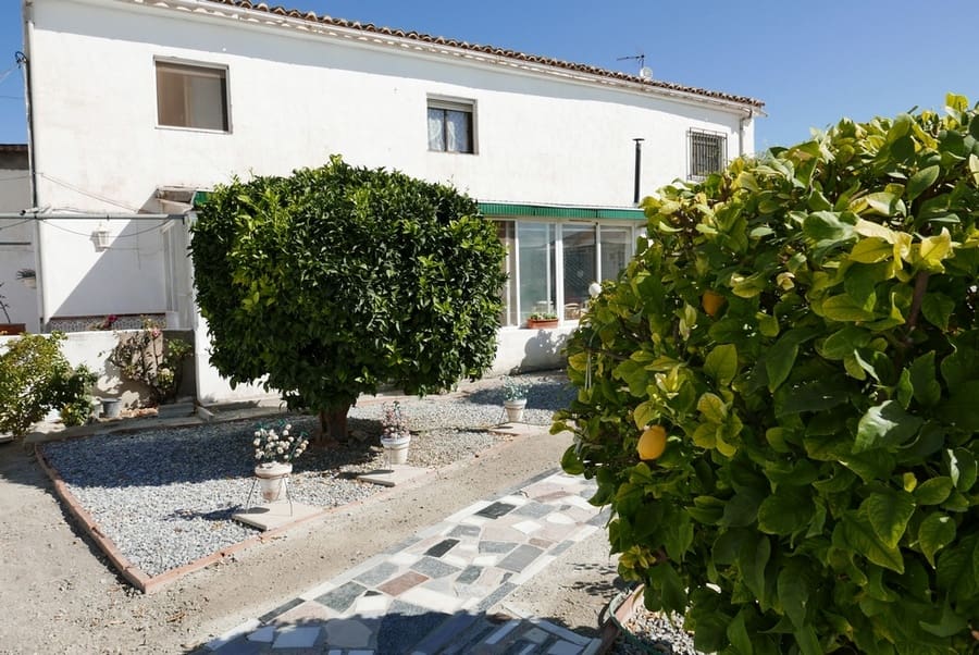 7 soverom Hus til salgs i Baza med svømmebasseng - € 250 000 (Ref: 9267701)