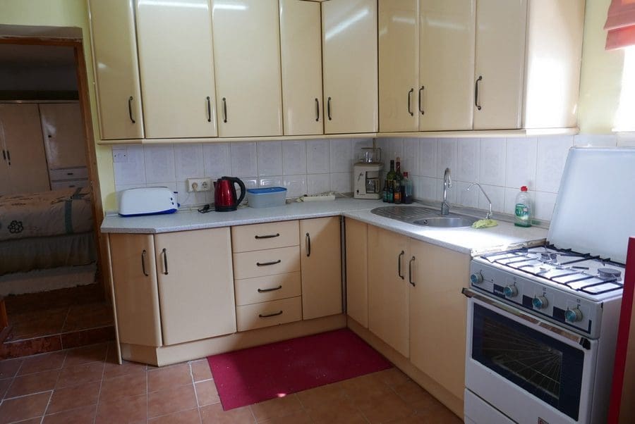 7 bedroom Finca/Country House for sale in Baza with pool - € 250,000 (Ref: 9267701)