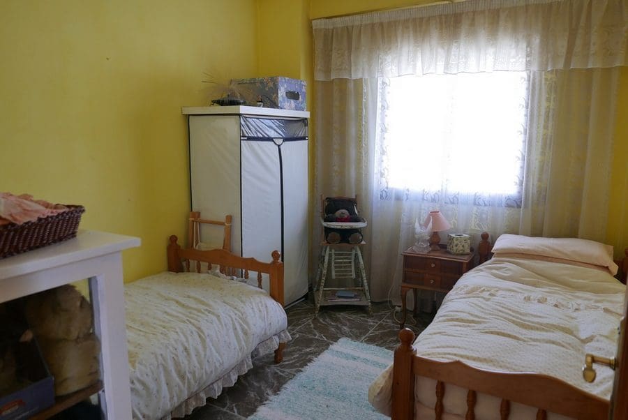 7 bedroom Finca/Country House for sale in Baza with pool - € 250,000 (Ref: 9267701)