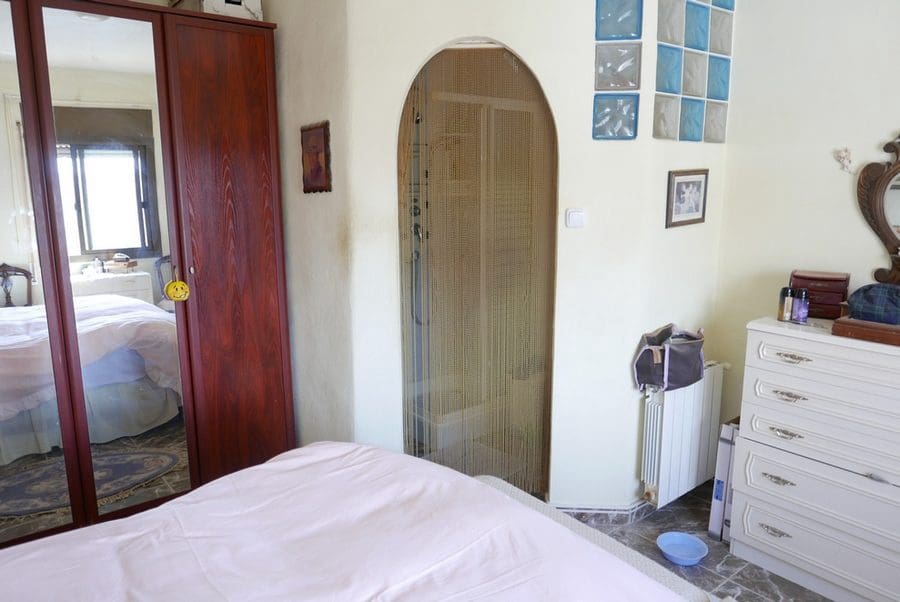 7 bedroom Finca/Country House for sale in Baza with pool - € 250,000 (Ref: 9267701)