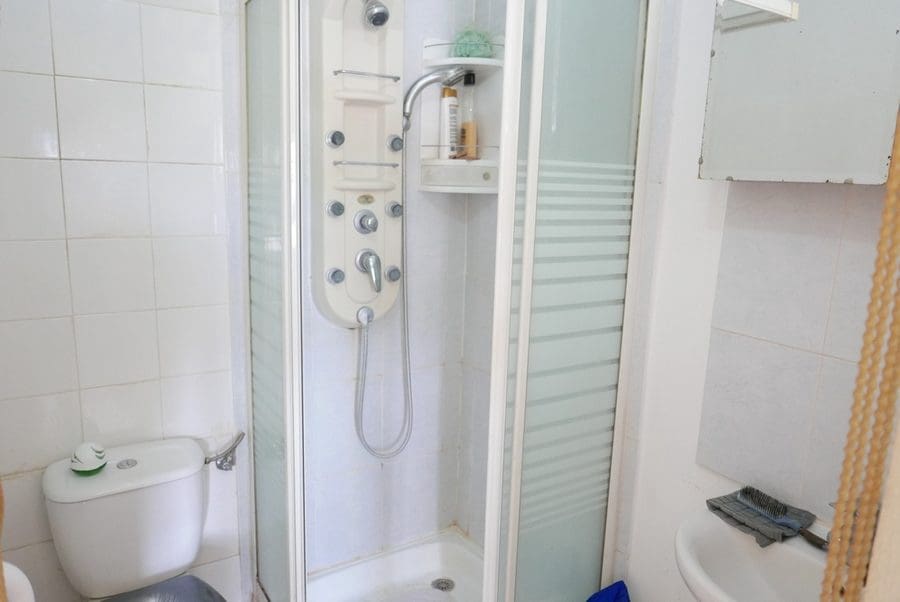 7 bedroom Finca/Country House for sale in Baza with pool - € 250,000 (Ref: 9267701)