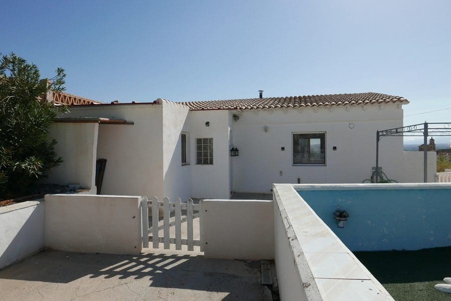 7 bedroom Finca/Country House for sale in Baza with pool - € 250,000 (Ref: 9267701)
