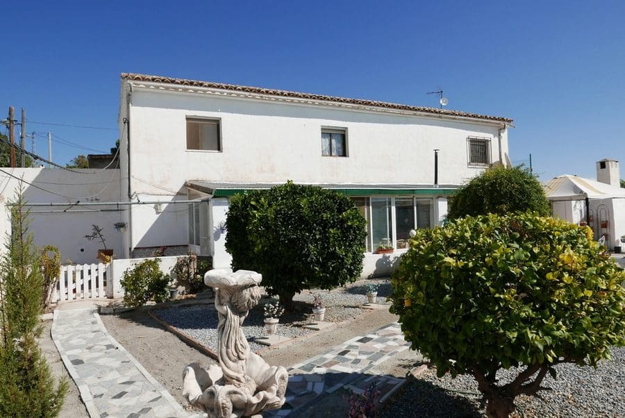 7 bedroom Finca/Country House for sale in Baza with pool - € 250,000 (Ref: 9267701)