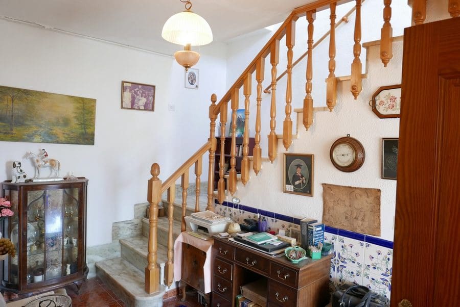7 bedroom Finca/Country House for sale in Baza with pool - € 250,000 (Ref: 9267701)