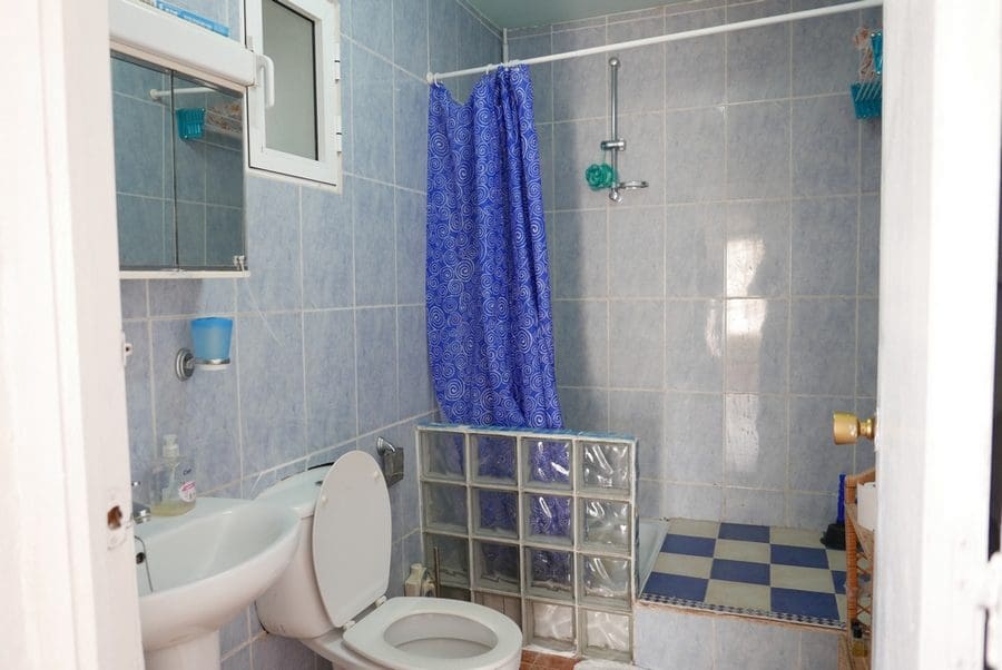 7 bedroom Finca/Country House for sale in Baza with pool - € 250,000 (Ref: 9267701)