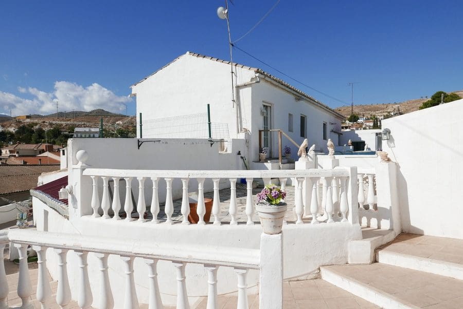 7 bedroom Finca/Country House for sale in Baza with pool - € 250,000 (Ref: 9267701)