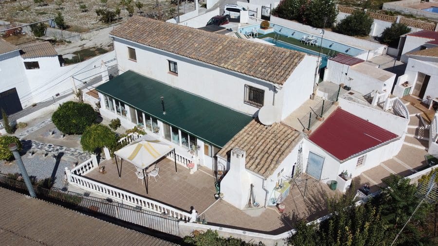 7 bedroom Finca/Country House for sale in Baza with pool - € 250,000 (Ref: 9267701)