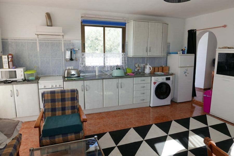 7 bedroom Finca/Country House for sale in Baza with pool - € 250,000 (Ref: 9267701)