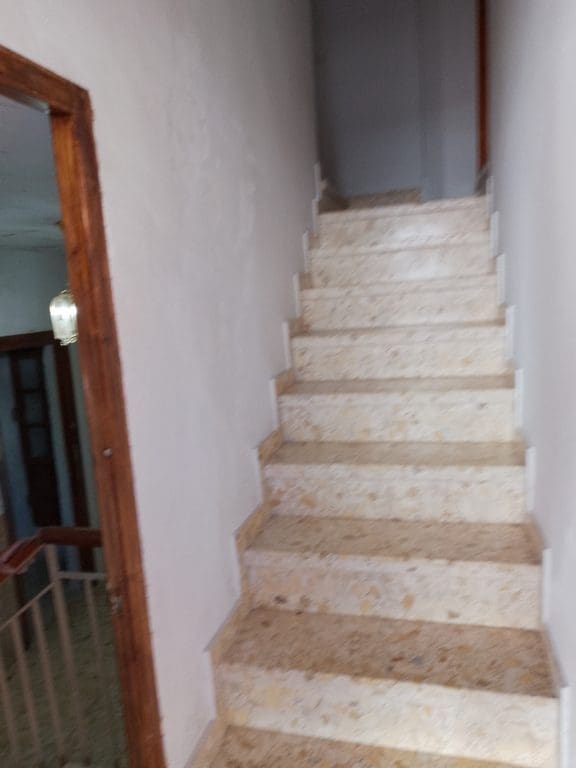 6 makuuhuone Omakotitalo myytävänä paikassa Baza - 265 000 € (Ref: 9293283)