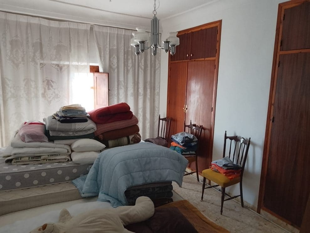 6 makuuhuone Omakotitalo myytävänä paikassa Baza - 265 000 € (Ref: 9293283)