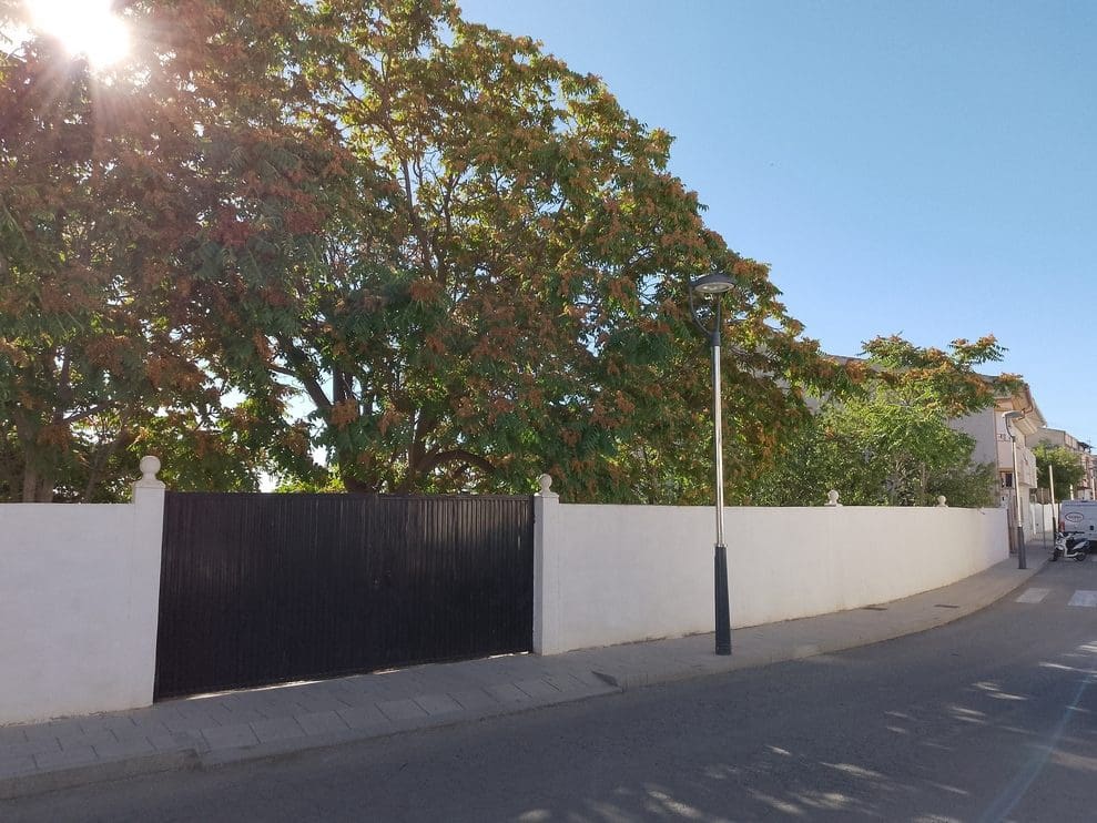 6 makuuhuone Omakotitalo myytävänä paikassa Baza - 265 000 € (Ref: 9293283)