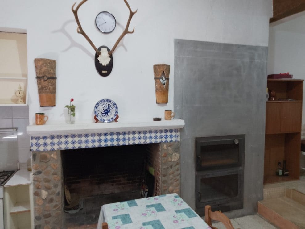 6 makuuhuone Omakotitalo myytävänä paikassa Baza - 265 000 € (Ref: 9293283)