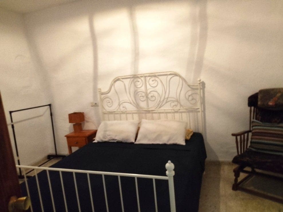 6 makuuhuone Omakotitalo myytävänä paikassa Baza - 265 000 € (Ref: 9293283)