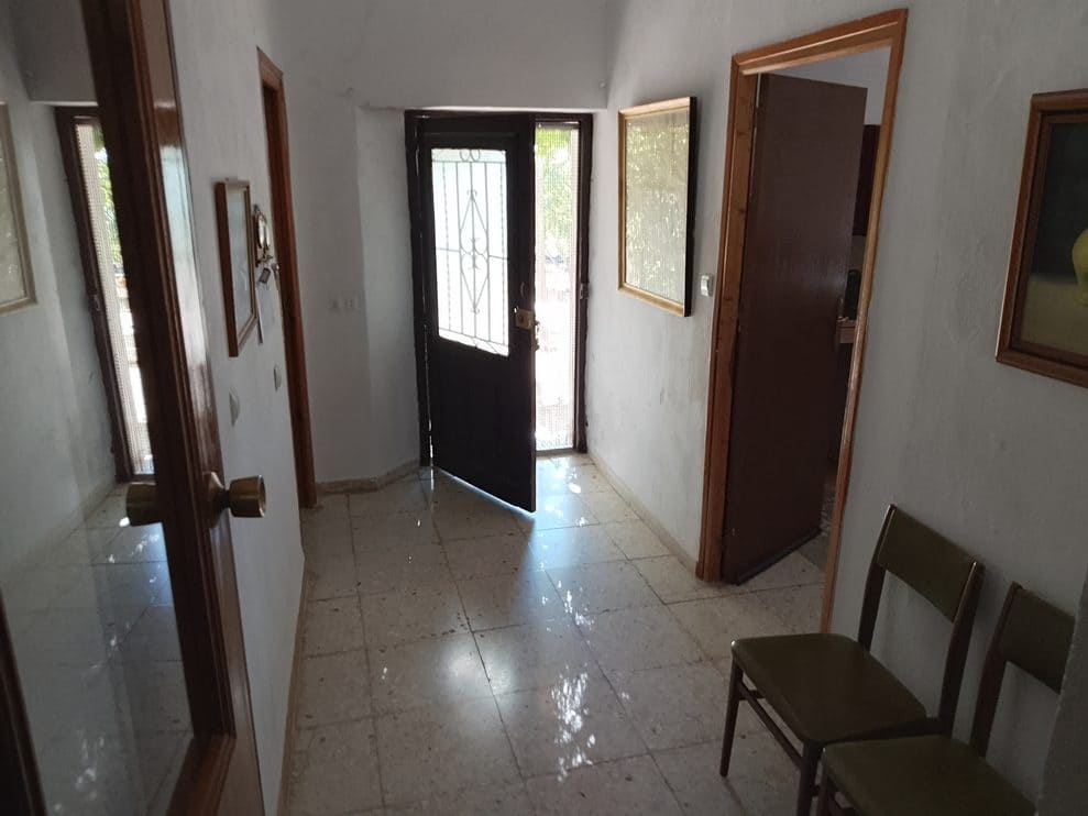 6 makuuhuone Omakotitalo myytävänä paikassa Baza - 265 000 € (Ref: 9293283)