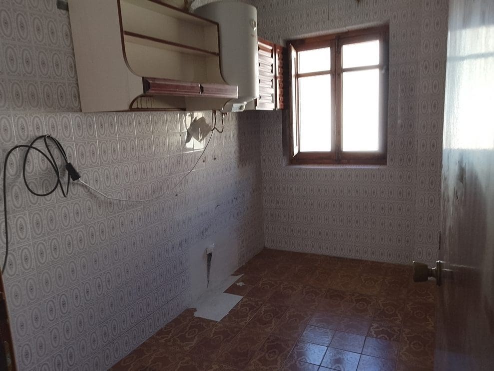 6 makuuhuone Omakotitalo myytävänä paikassa Baza - 265 000 € (Ref: 9293283)