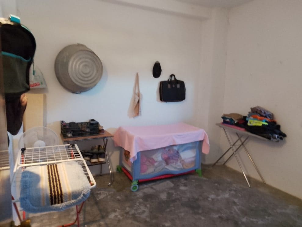 6 makuuhuone Omakotitalo myytävänä paikassa Baza - 265 000 € (Ref: 9293283)