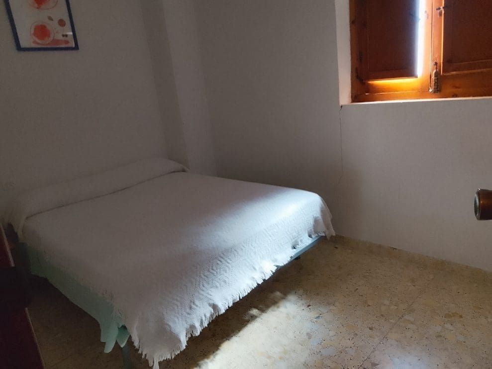 6 makuuhuone Omakotitalo myytävänä paikassa Baza - 265 000 € (Ref: 9293283)