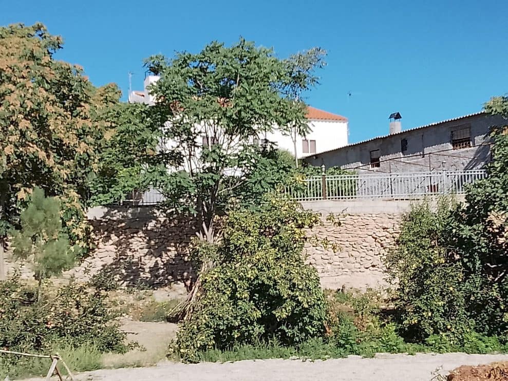 6 makuuhuone Omakotitalo myytävänä paikassa Baza - 265 000 € (Ref: 9293283)