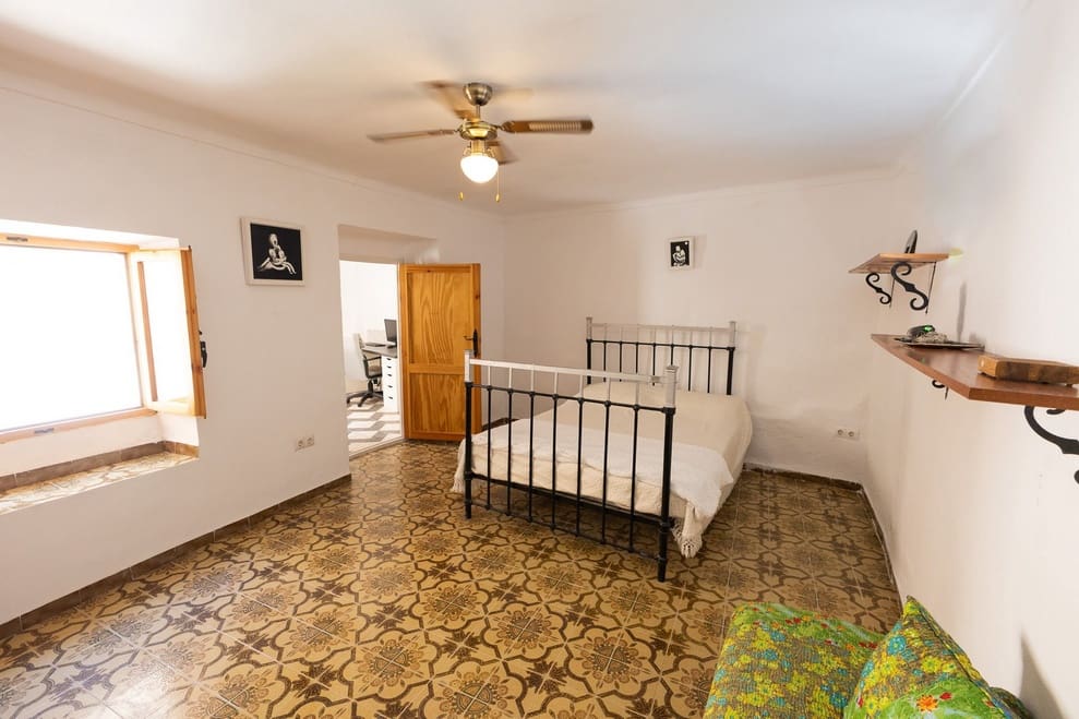 6 soveværelse Byhus til salg i Galera - € 95.000 (Ref: 9331008)