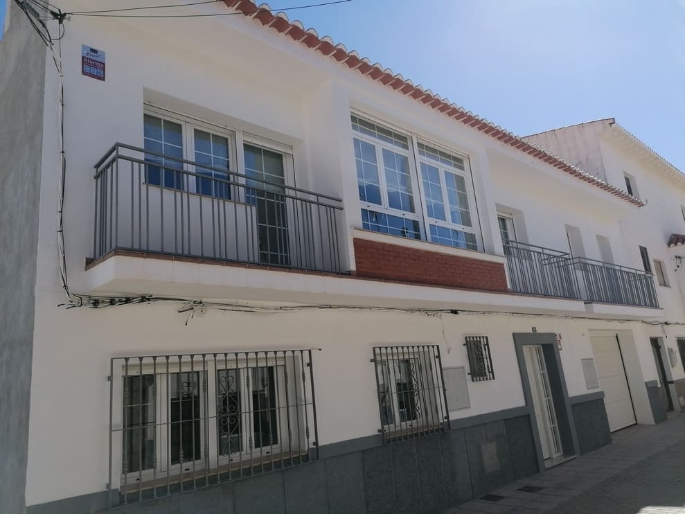 6 soveværelse Byhus til salg i Baza - € 315.000 (Ref: 9372263)