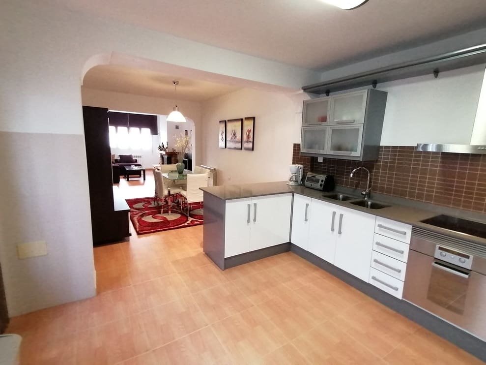 6 soveværelse Byhus til salg i Baza - € 315.000 (Ref: 9372263)