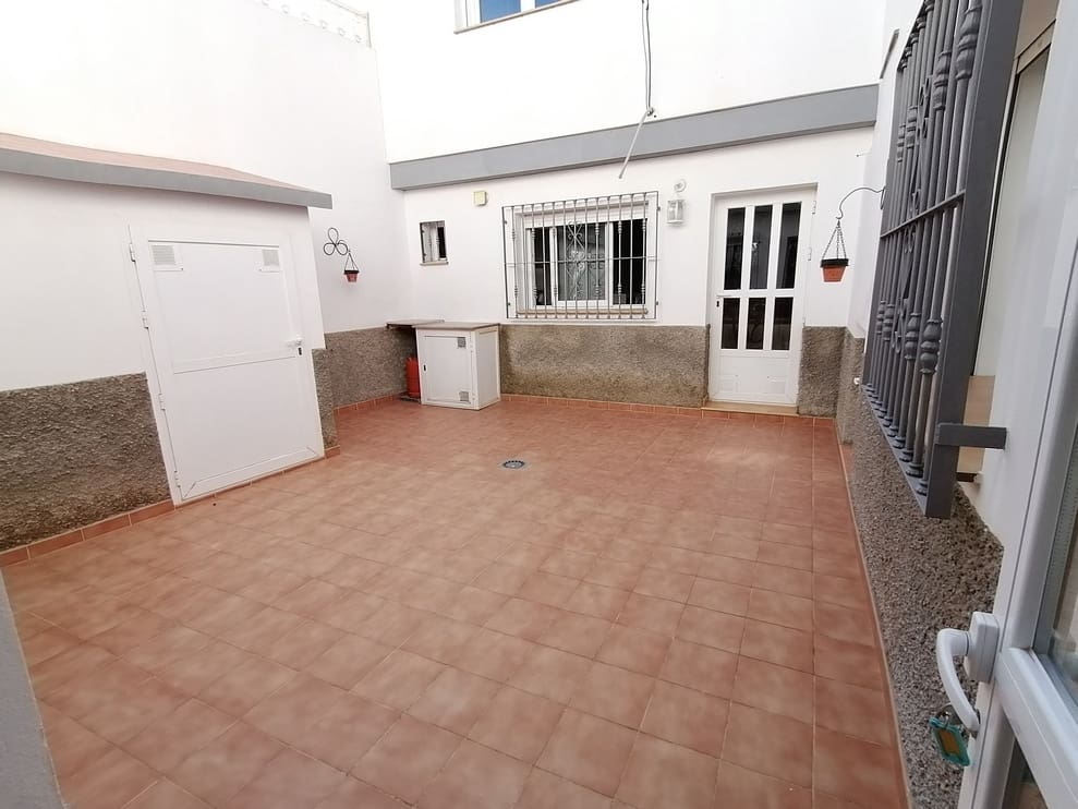 6 soveværelse Byhus til salg i Baza - € 315.000 (Ref: 9372263)