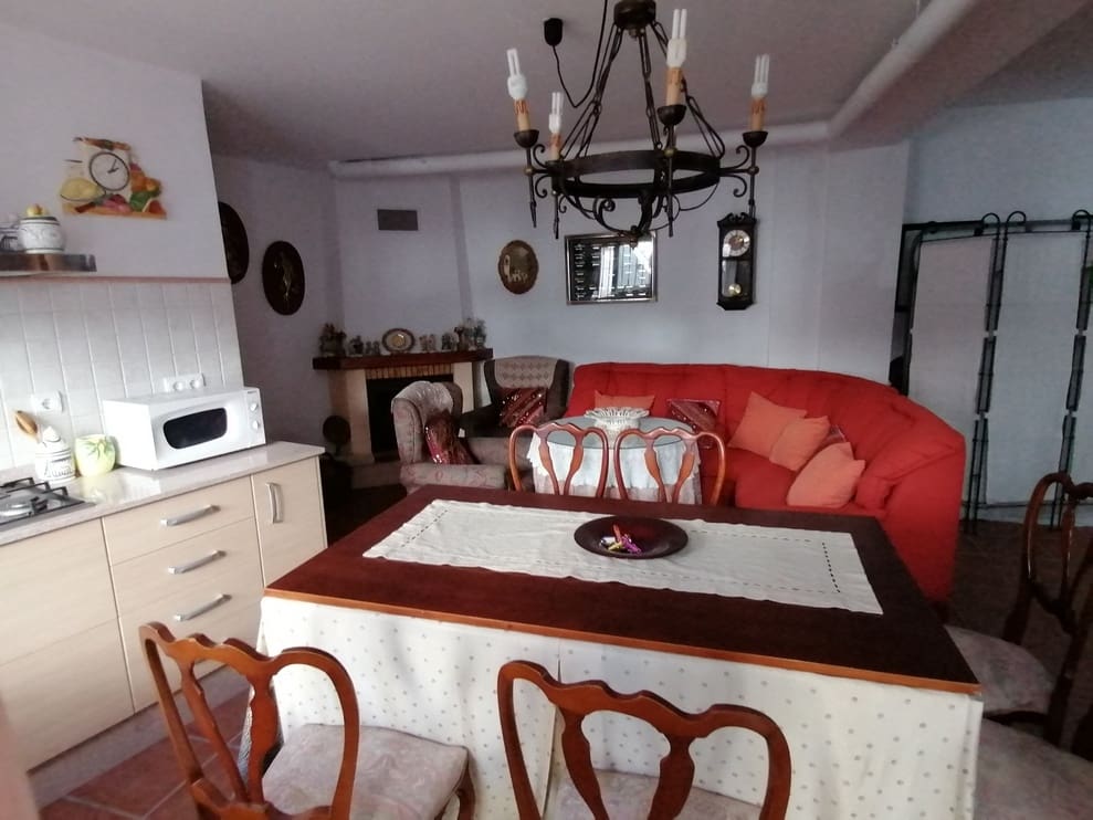 6 soveværelse Byhus til salg i Baza - € 315.000 (Ref: 9372263)