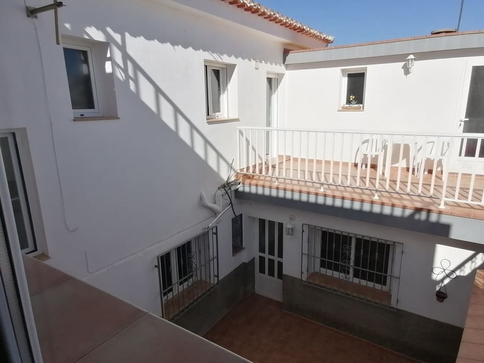 6 soveværelse Byhus til salg i Baza - € 315.000 (Ref: 9372263)