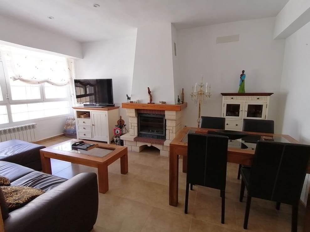 6 soveværelse Byhus til salg i Baza - € 315.000 (Ref: 9372263)