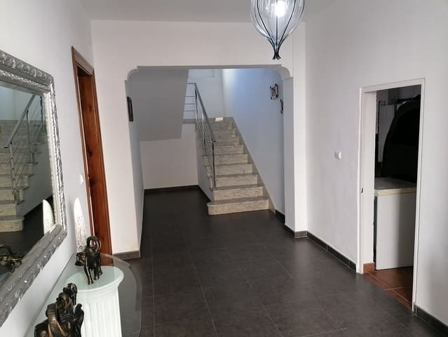 6 soveværelse Byhus til salg i Baza - € 315.000 (Ref: 9372263)