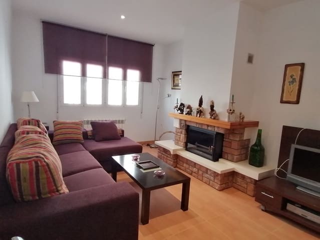 6 soveværelse Byhus til salg i Baza - € 315.000 (Ref: 9372263)