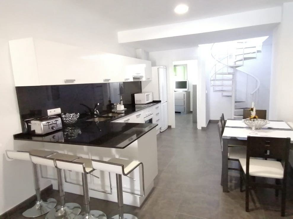 6 slaapkamer Huis te koop in Baza - € 315.000 (Ref: 9372263)