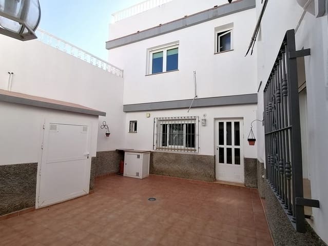 6 soveværelse Byhus til salg i Baza - € 315.000 (Ref: 9372263)