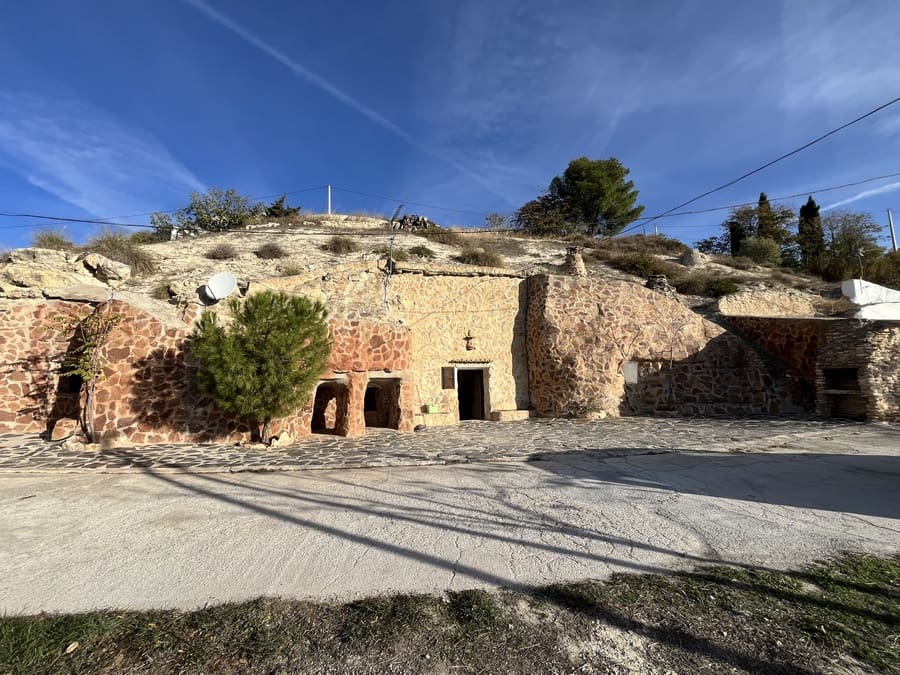 3 bedroom Cave House for sale in Carramaiza - € 105,000 (Ref: 9396833)