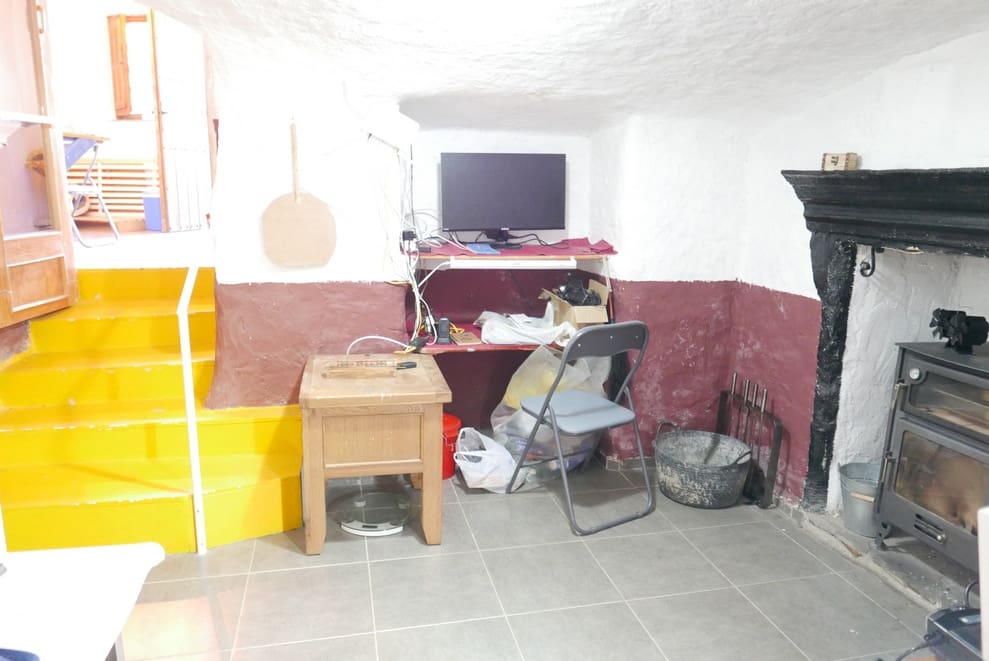 2 soveværelse Hulehus til salg i Baza - € 38.000 (Ref: 9400260)