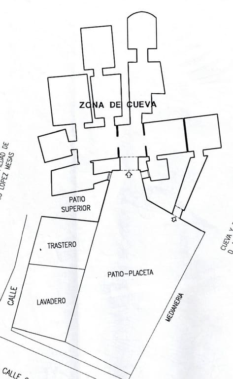 4 bedroom Cave House for sale in Cuevas del Campo - € 56,000 (Ref: 9475577)