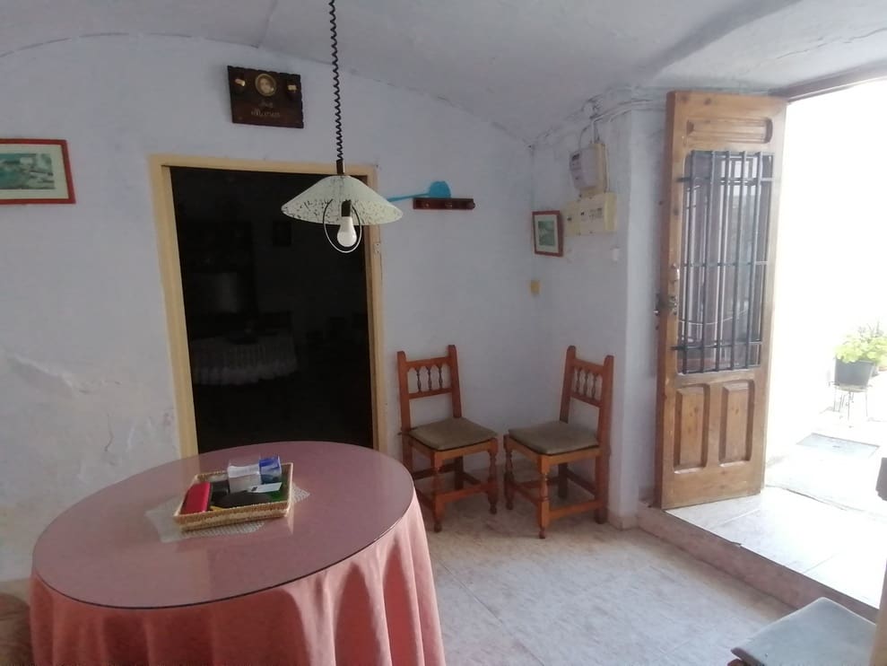 4 bedroom Cave House for sale in Cuevas del Campo - € 56,000 (Ref: 9475577)