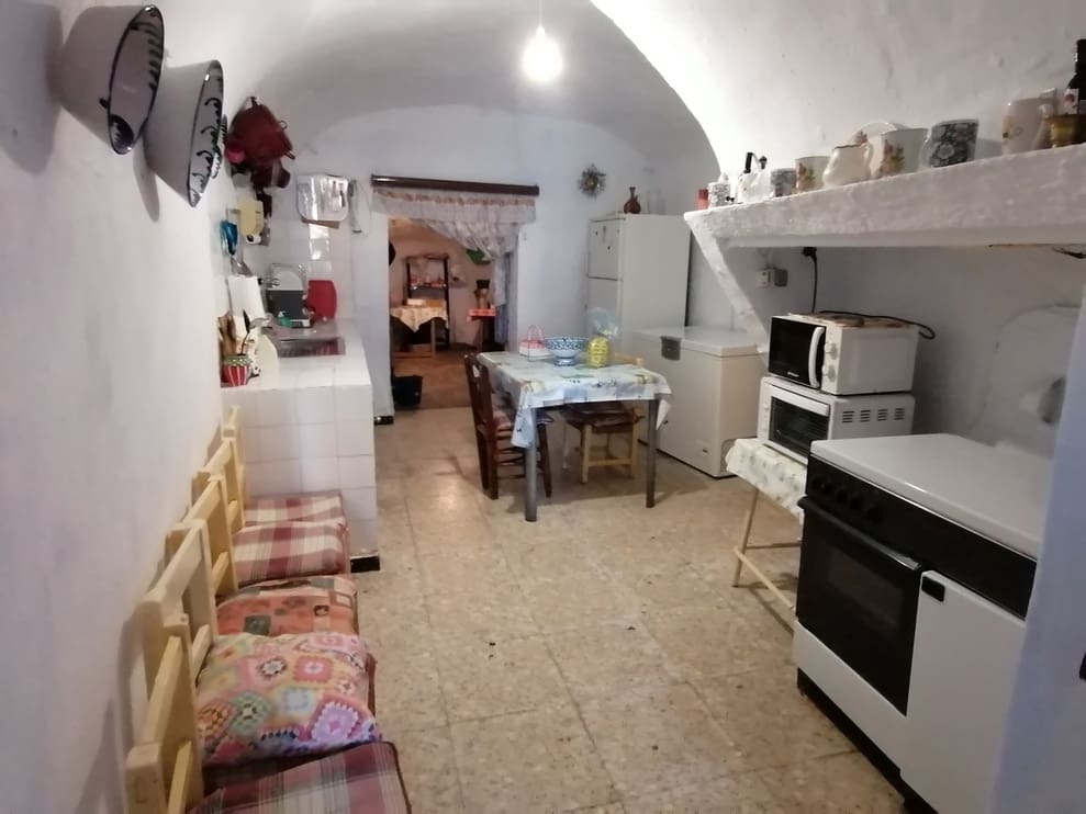 4 bedroom Cave House for sale in Cuevas del Campo - € 56,000 (Ref: 9475577)