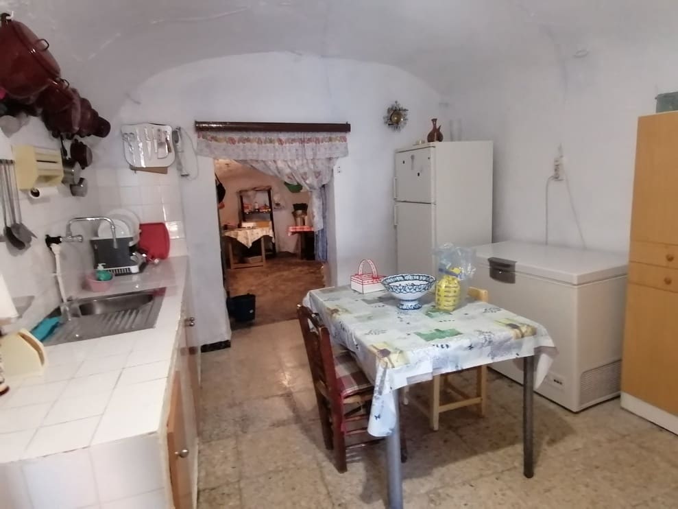 4 bedroom Cave House for sale in Cuevas del Campo - € 56,000 (Ref: 9475577)