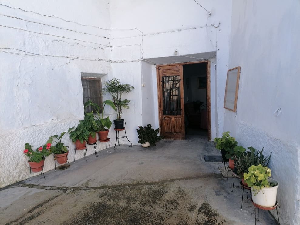 4 bedroom Cave House for sale in Cuevas del Campo - € 56,000 (Ref: 9475577)