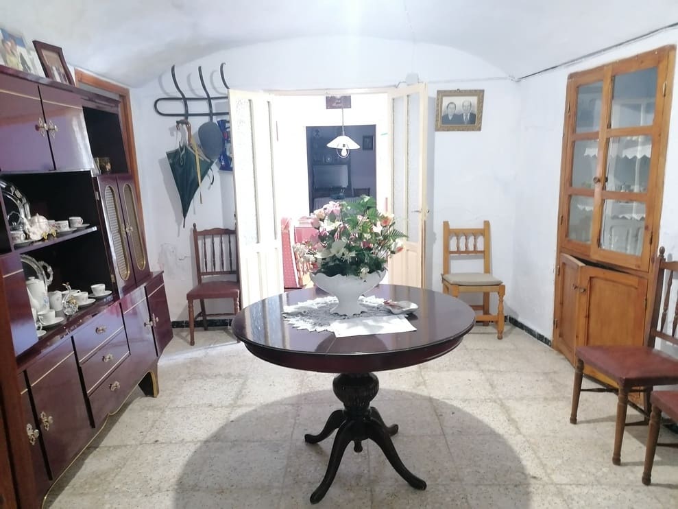 4 bedroom Cave House for sale in Cuevas del Campo - € 56,000 (Ref: 9475577)