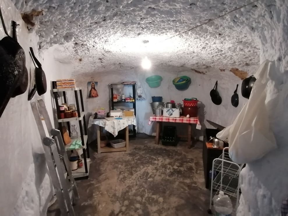 4 bedroom Cave House for sale in Cuevas del Campo - € 56,000 (Ref: 9475577)