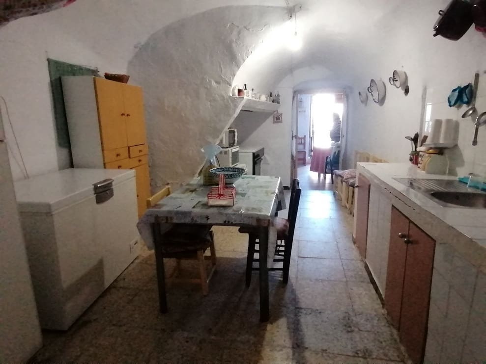 4 bedroom Cave House for sale in Cuevas del Campo - € 56,000 (Ref: 9475577)